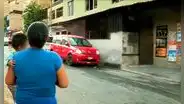SJL: comerciante construye bar clandestino en la vereda con baño y tanque de agua