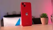 ¿Por qué Apple dona el dinero que recibe cuando alguien compra un iPhone de color rojo?