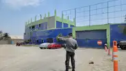 Comas: delincuentes persiguieron a hombre dentro de su centro de trabajo y le robaron S/100. 000