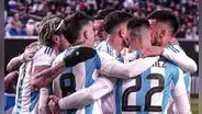 Argentina no necesitó a Messi para golear 3-0 a El Salvador en un partido amistoso