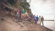 Los hombres que hallaron al delfín gigante amazónico