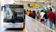 Metropolitano: reportan retrasos en estaciones y piden que usuarios tomen precauciones