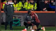 ¡Paren todo!: partido de fútbol se pausa para que jugador cumpla con Ramadán