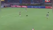 ¡Perro detuvo el Universitario vs. Junior! El can ingresó al campo y se 'robó' el balón