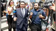 Wilfredo Oscorima: agreden y lanzan restos de basura a abogado Humberto Abanto tras salir de Fiscalía
