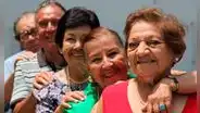 Mayores de 70 años pagarán mitad de precio en transporte público: todo lo que se sabe de la propuesta del Congreso
