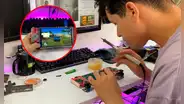 Joven venezolano sorprende a todos al construir PlayStation portátil usando piezas recicladas
