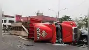 Metropolitano: estación Ramón Castilla cierra temporalmente tras volcadura de un tráiler