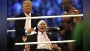 La vez que Donald Trump fue a la WWE, ganó la atrevida apuesta y rapó al legendario Vince McMahon