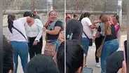 Estudiante acude a dar examen de admisión con blusa y mamás se la cortaron: “Resolvieron”