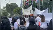 Gremios farmacéuticos protestan frente al Congreso para exigir la venta masiva de medicamentos genéricos