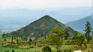 La pirámide más antigua de la Tierra (con un núcleo de lava) que superaría a las de Egipto y Perú