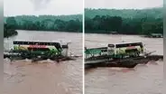 Captan bus atravesando río de la selva peruana sobre 4 lanchas y usuarios dicen: “No subiría”