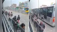 Metropolitano: nueva estación Los Incas colapsa y usuarios arriesgan su vida haciendo cola en la pista
