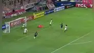 Jeffinho aprovechó un grosero error de Universitario y anotó el 1-0 en el Monumental
