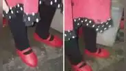 Peruana le puso zapatos de muñeca a su hija y resultado es viral: “No me va a tragar la pobreza”