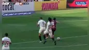Di Benedetto se ganó la roja tras revisión del VAR y deja a la 'U' con 10 en el inicio del complemento