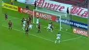 ¡Se le escapó a Britos! Alex Arce puso el 1-0 de LDU que deja a Universitario fuera de todo
