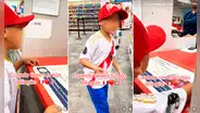 Peruana en EE. UU. no sabe hablar inglés y usa a su hijo como traductor en farmacia: “Mejor que Google”