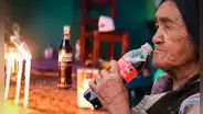 Este pueblo de América Latina considera sagrada la Coca Cola: Lo utilizan para rituales de sanación