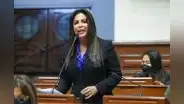 Patricia Chirinos pidió 8 licencias y viajó en semanas de representación
