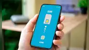 ¿Vas a viajar? Descubre cuándo te conviene comprar una tarjeta SIM o un eSIM para tu celular