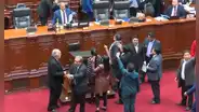 Congresistas protagonizan fuerte discusión tras aprobación de ley de cambios del sistema de pensiones