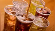 Empresa de refrescos en Estados Unidos retira bebidas del mercado por sus colorantes cancerígenos
