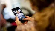¿Cómo ponerle contraseña a la galería de tu celular para que nadie pueda ver tus fotos?