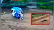 VMT: mujer se desmaya tras ser asaltada por sujetos que huyeron en un mototaxi