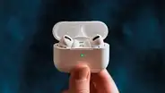 ¿La caja de carga de tus AirPods muestra distintos colores? Te explicamos qué significa cada uno