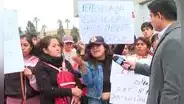 Padres protestan frente al Minedu por plaga de pulgas en colegio de SJL: niños serían víctimas de bullying