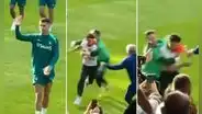 ¡Ronaldo fue salvado por su compañero! Arquero 'tackleó' a hincha que invadió campo por abrazar a 'CR7'