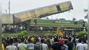 Tragedia en la India: al menos 8 muertos y más de 50 heridos deja brutal choque entre 2 trenes