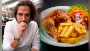 Argentino prueba por primera vez POLLO A LA BRASA y sorprende a sus amigos por su forma de comer: "Se come el pellejito"