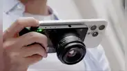 ¿Tu teléfono no toma buenas fotos? Este accesorio convierte tu smartphone en una cámara profesional