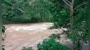 Ladrón se lanza a los caudales de río de Amazonas para evitar ser detenido por la Policía