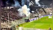 Suspenden el Universitario vs. Colo-Colo: hinchas del Cacique lanzaron fuegos artificiales a los aficionados cremas