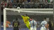 ¡Enorme Pedro Gallese! Arquero de Perú evitó el 1-0 de Argentina con tapadón a Leandro Paredes