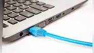 ¿Por qué deberías usar un cable Ethernet en tu PC y qué hacer si no hay un puerto compatible?