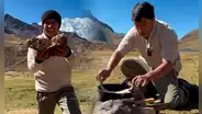 Youtuber peruano muestra cómo es cocinar a 5.000 metros de altura: usan excremento como combustible