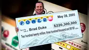 El hombre que obtuvo US$1.220 millones tras ganar lotería de Powerball e invertirlo por 10 años en Estados Unidos