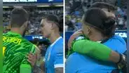 Darwin Núñez consoló al arquero Alisson tras la clasificación de Uruguay sobre Brasil