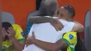 Marcelo Bielsa dio lección de humildad y brindó emotivo consuelo a jugador de Brasil tras eliminarlo
