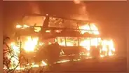 Bus en llamas provoca choque múltiple en la variante Pasamayo