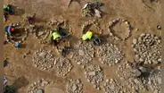 Descubren más de 40 tumbas de niños bajo círculos de piedras: el cementerio tiene más de 2.000 años