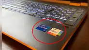 ¿Por qué no es recomendable que retires los stickers que vienen adheridos en tu laptop?
