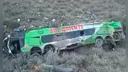 Arequipa: Conductor de bus sobrevive luego de que su vehículo cayera a un barranco de 200 metros