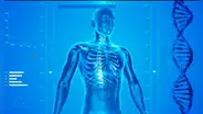 El primer humano que vivirá 1.000 años ya está entre nosotros: usará IA y nanotecnología, según científico