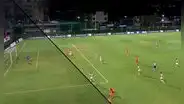 Inaudito trazado de línea de offside en juego de Venezuela se hace viral en redes y desata burlas